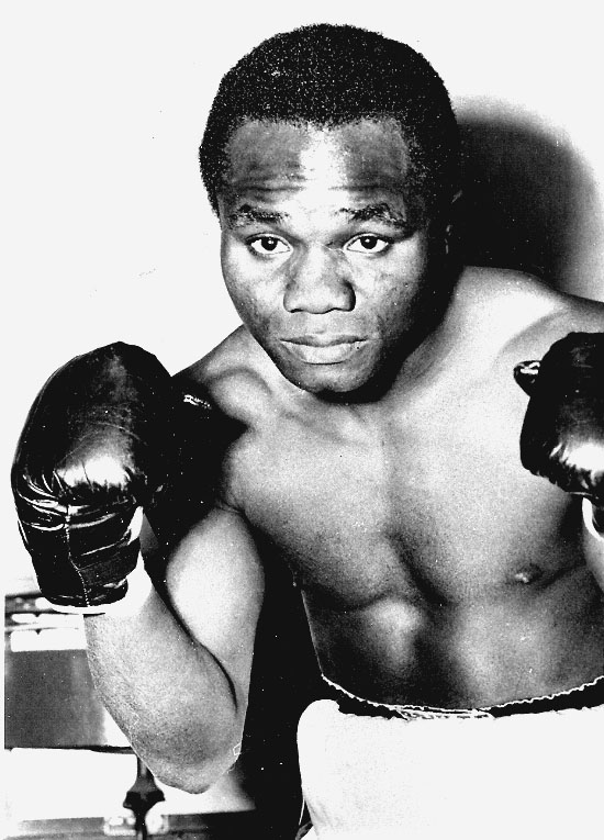 Hogan Bassey, boxeur