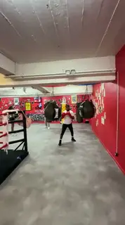 Visite de la salle de boxe SBC Miollis (Paris 15e) : ring, sacs de frappe et entraînement